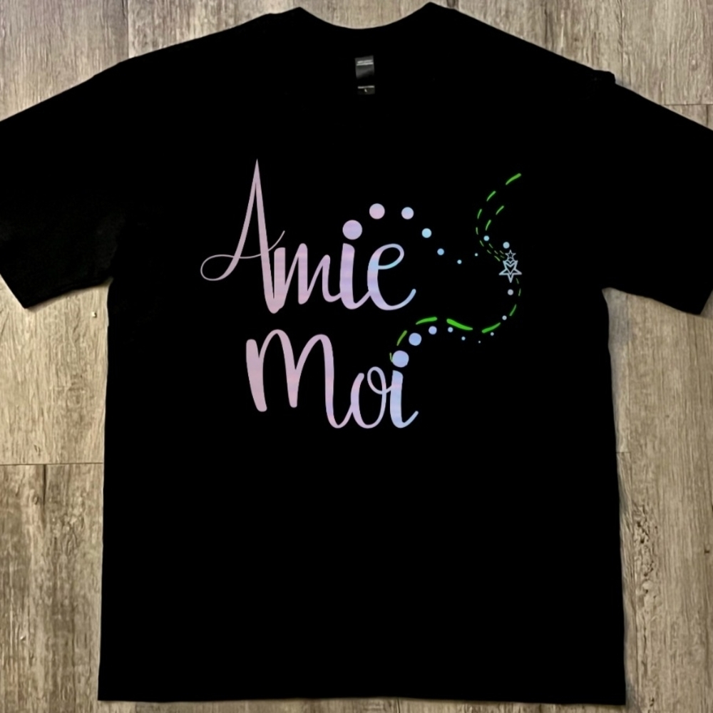 'Amie Moi' (love me) Pastel Script, swirly spheres & beams graphic tee, cttn,lrg